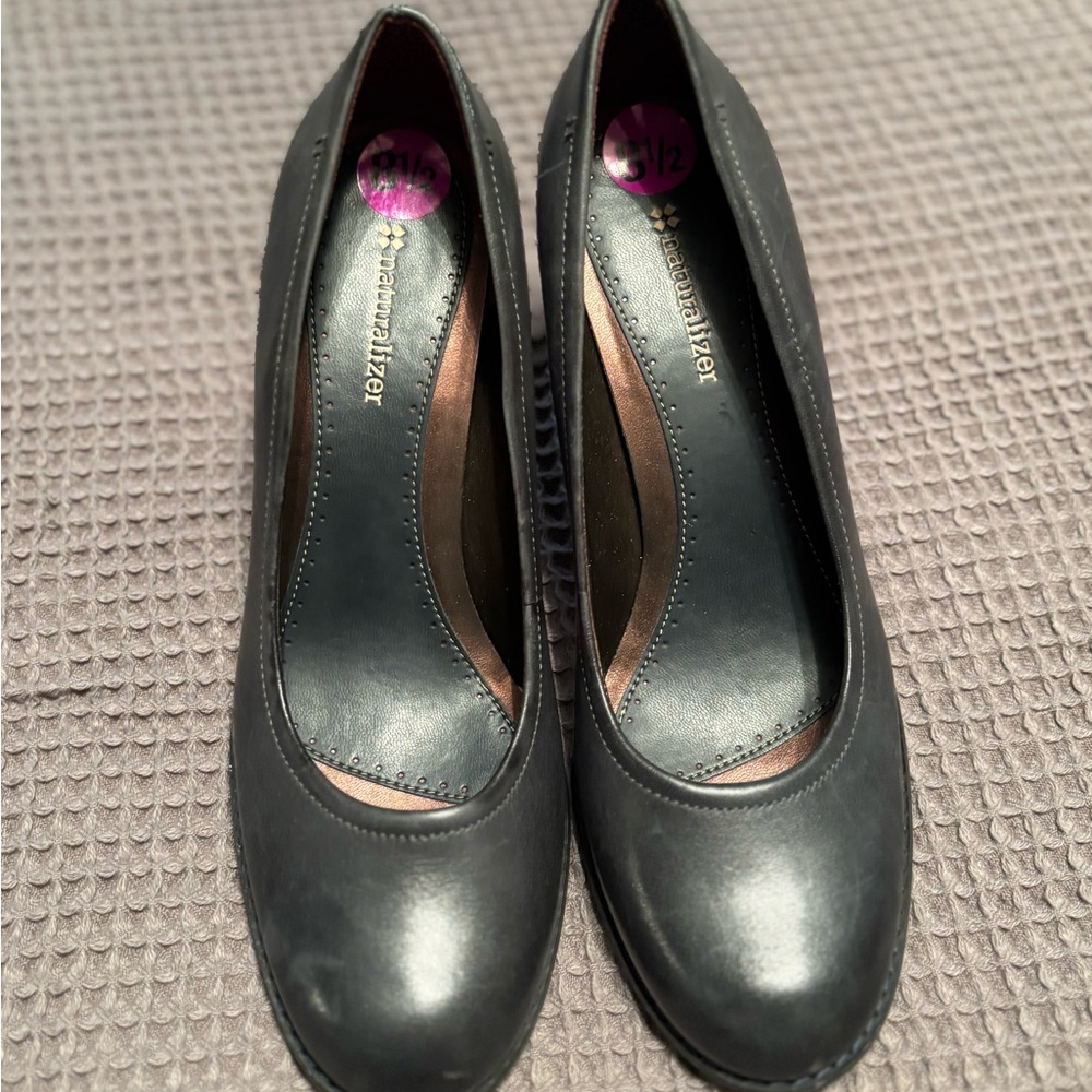 Naturalizer Women's Black Loafers